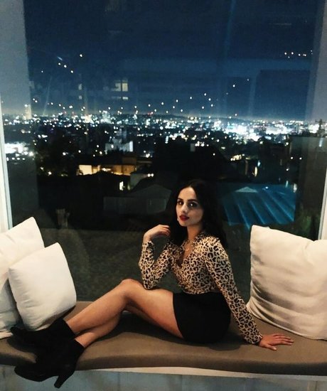 Aparna Brielle pretty model pic