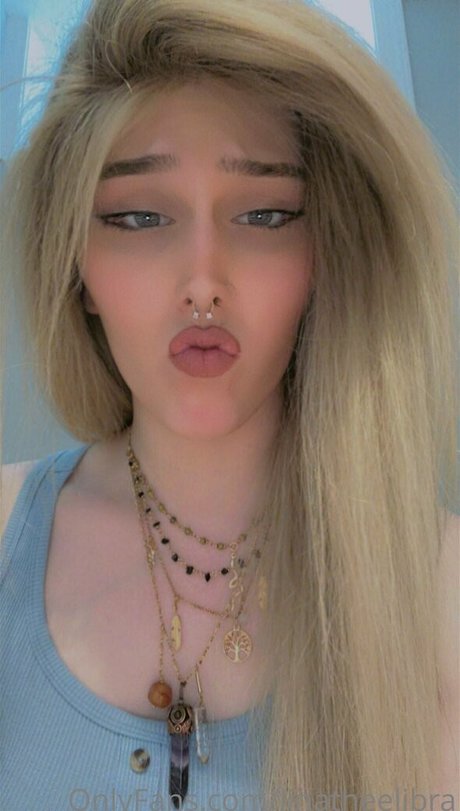 linatheelibra hd model pic