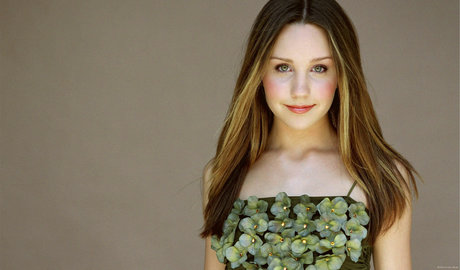 Amanda Laura Bynes model adult picture