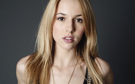 Alona Tal art model pictures