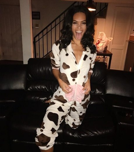 Alexis Gaube pretty actress gallery