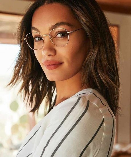 Alexis Gaube nude actress picture