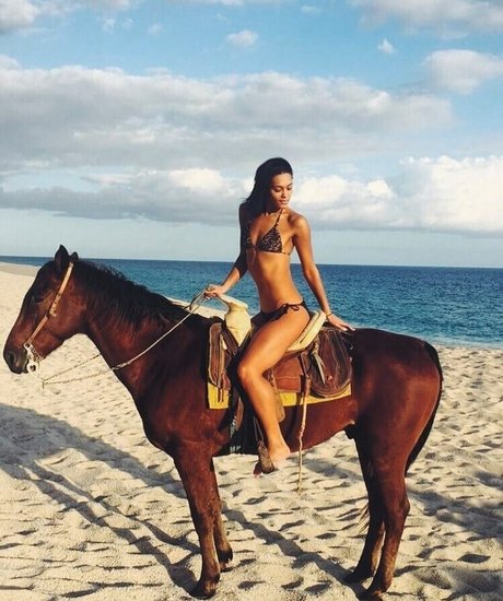 Alexis Gaube star adult gallery