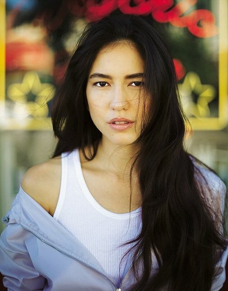 Sonoya Mizuno model art pictures