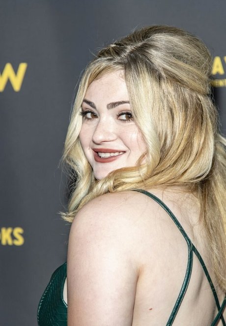 Alexis Raich model naked pics