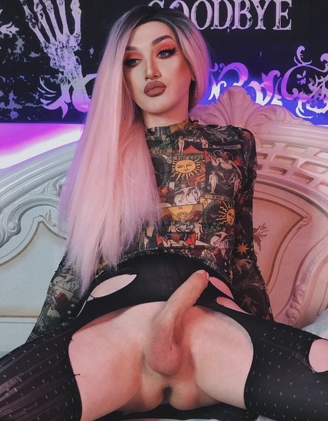 urpinkflower sexy actress picture