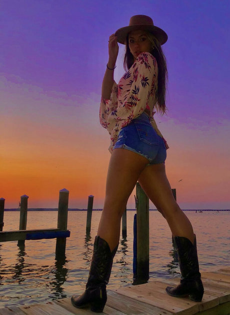 Jadeyeyess model picture