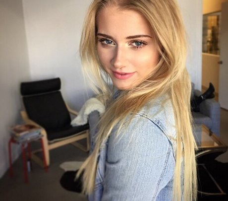 Alena Savostikova pornstar hot img