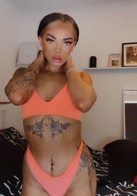 April Downes model beautiful pictures