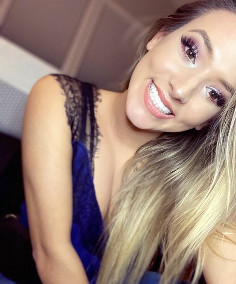 Sweeettails xxx model images