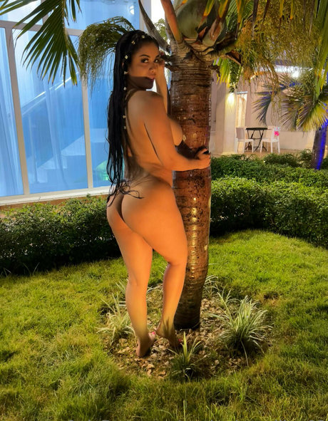 anakarinamillan93 model art picture