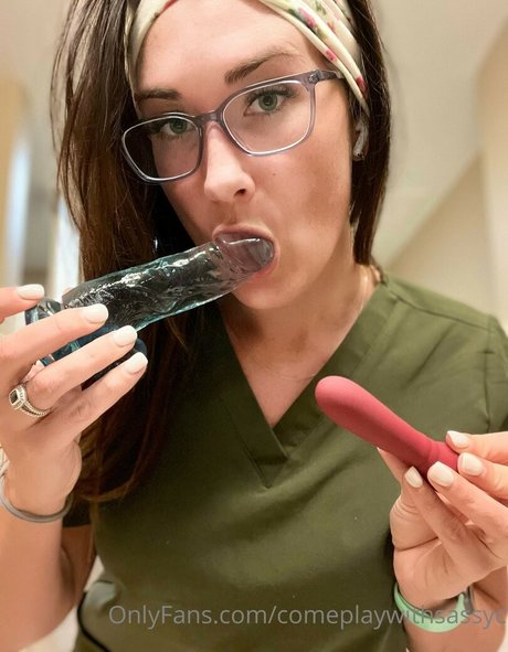 comeplaywithsassyc adult actress galleries