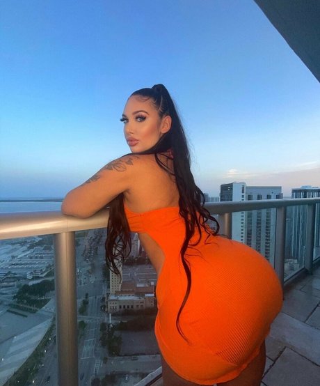 Taytatted pornstar hd image