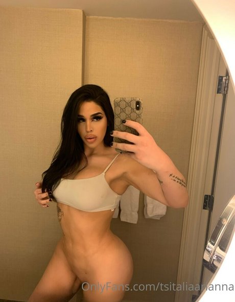 Italia Arianna pornstar xxx pics