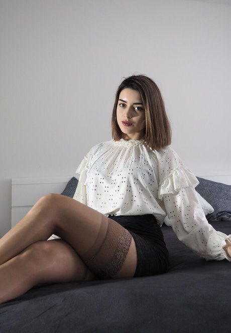 Monie Kulh exclusive model photos