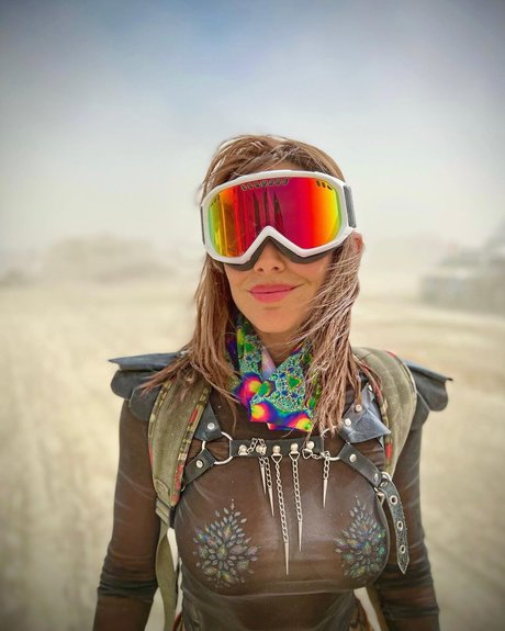 Maria Elisa Camargo model best picture