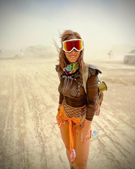 Maria Elisa Camargo nice star photo