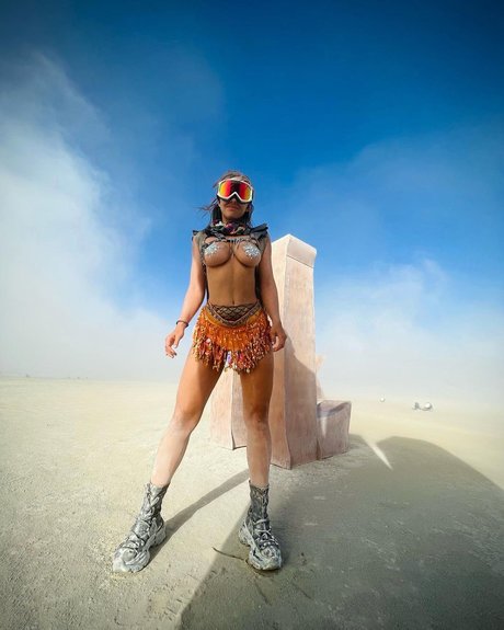 Maria Elisa Camargo star image