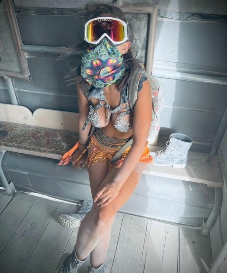 Maria Elisa Camargo star pretty image