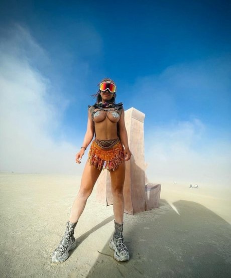 Maria Elisa Camargo model free images