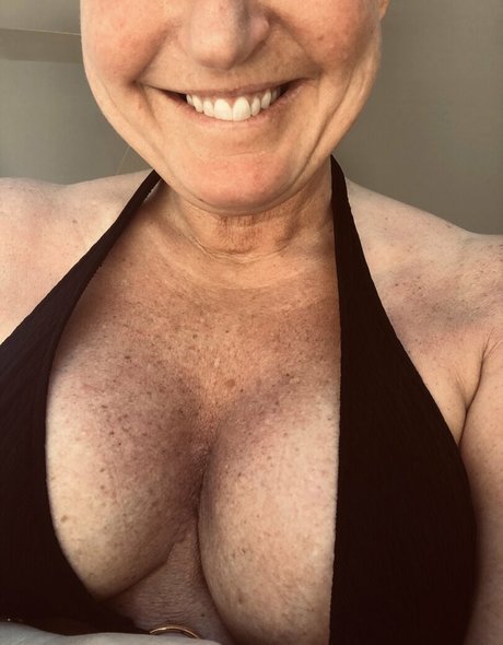 Nikki Irish erotic actress pic