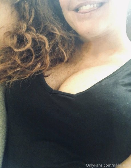 Nikki Irish porn model photos