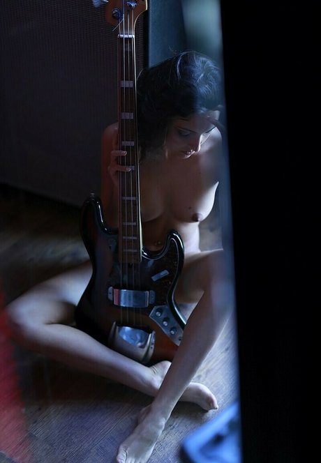 Erika Albonetti hot model img