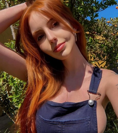 Diana Izis sexy actress pics