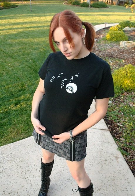 NixiePixel model adult images