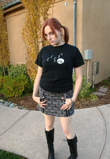 NixiePixel model sexy img