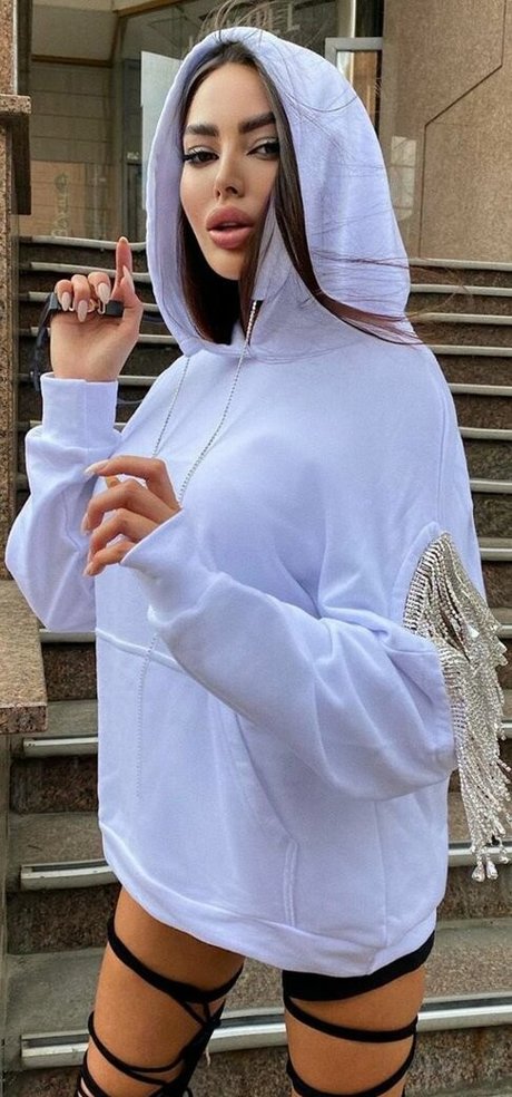 Alena Omovich xxx pornstar pic