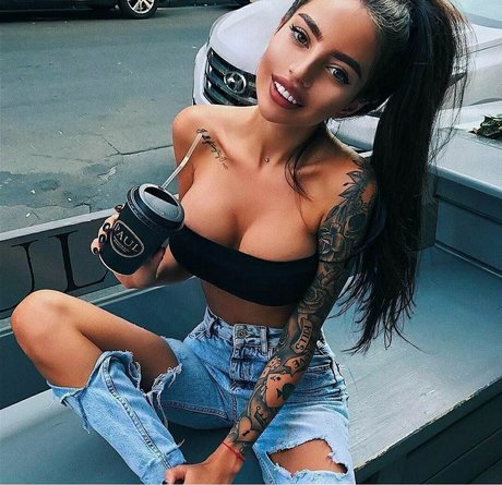 Alena Omovich model perfect image