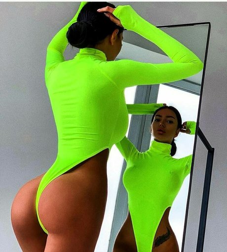 Alena Omovich model sex pictures