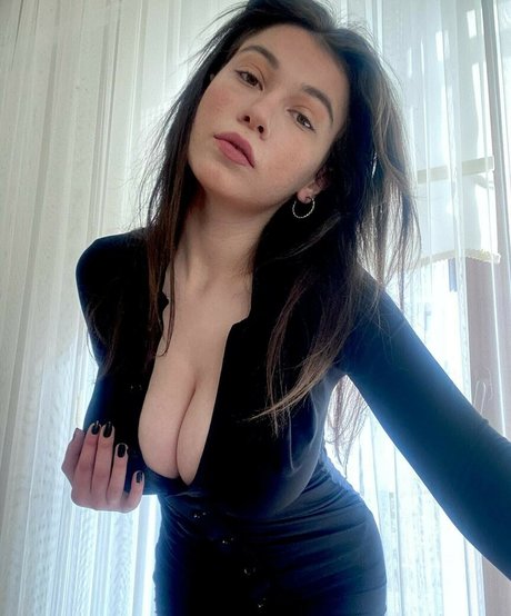 Cansu Cakal model exclusive pics