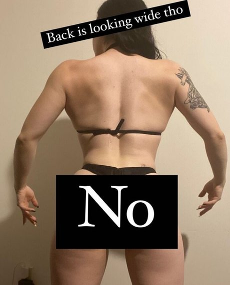 Amber The Valkyrie sexy model pictures