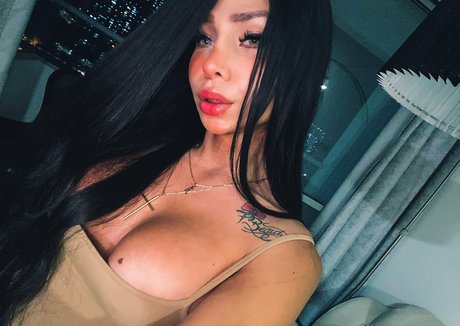 Alejarabbittx model xxx galleries