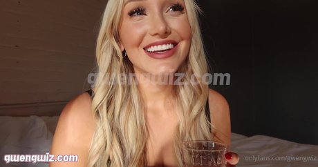 Gwen Gwiz nice pornstar image