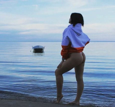 Like A Pink Panther pretty actress photo