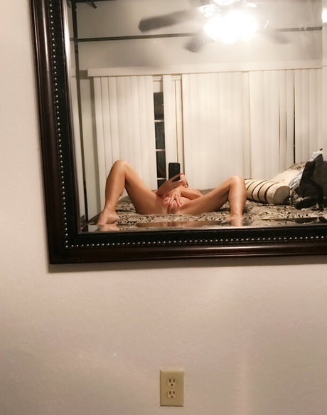 Muse Nina porn model img