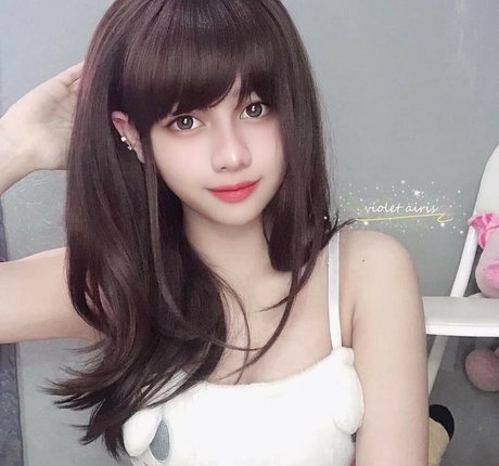 Violetairis model nude image