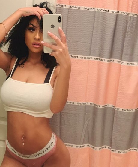 kaylinaeileennn beautiful pornstar pic