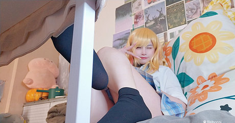 Ririboni model adult photo