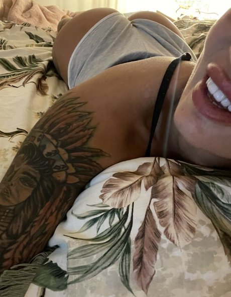 Hayley Vernon model top images