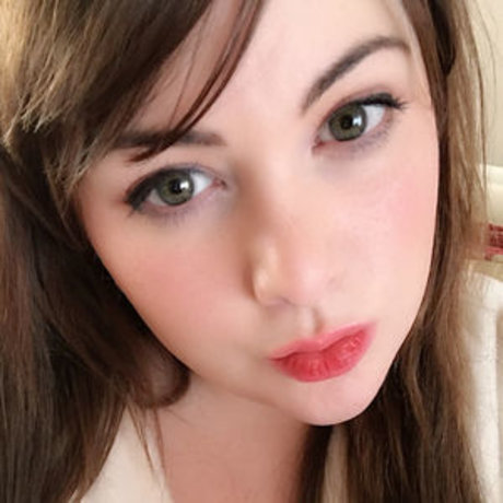 Divinebrat free model photo