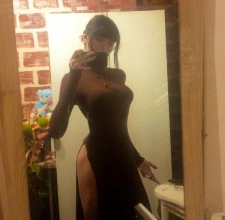 Niki Zmf nude pornstar pic