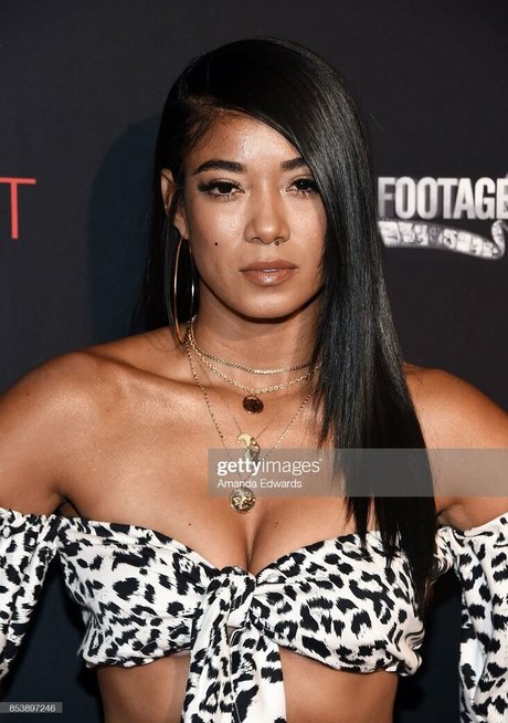Mila J hd actress pics