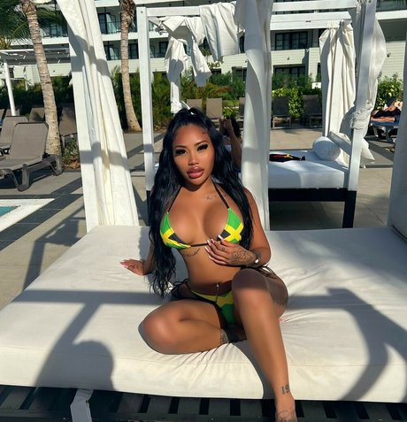 lissythedoll pornstar adult pics