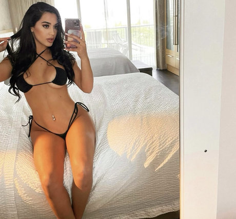 ulovemel pornographic star image