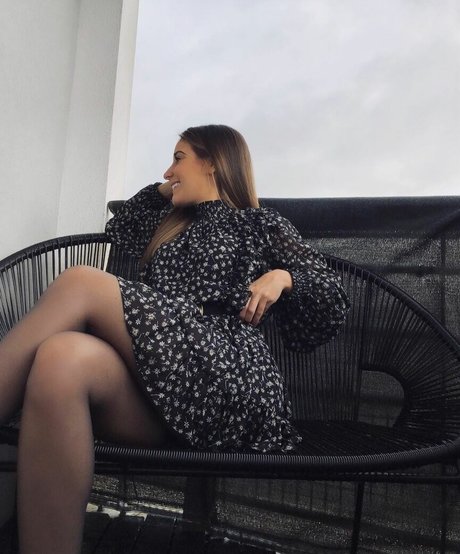 Apollinegrmz beautiful model img