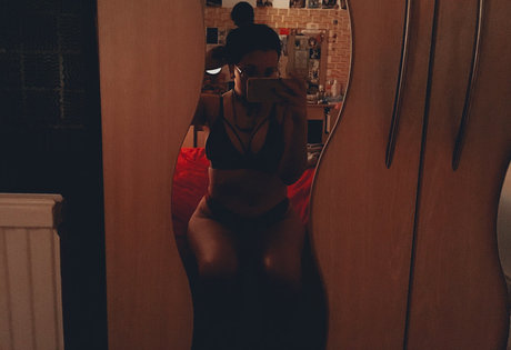 Amy G star xxx image